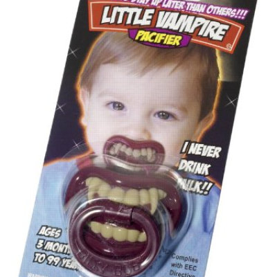 Bissig süß: Der Vampirschnuller!
